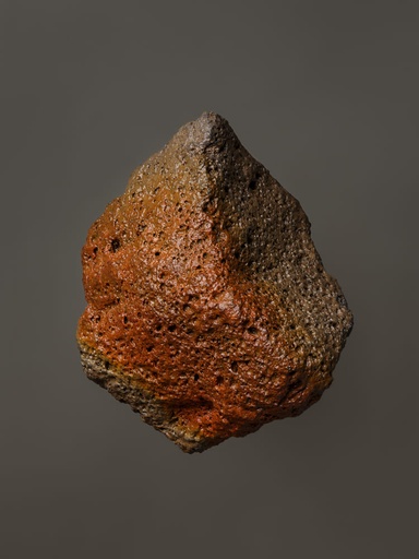 Pierre volcanique de la source ferrugineuse du Peschier